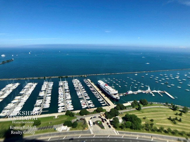 Foto del edificio - 155 N Harbor Dr