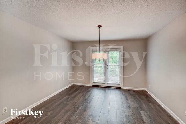 Building Photo - 2928 Selkirk Cir