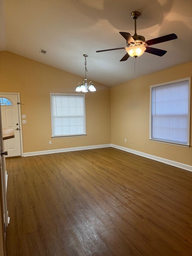 Foto del edificio - Updated 3 Bedroom House for Rent in Wakulla Gardens