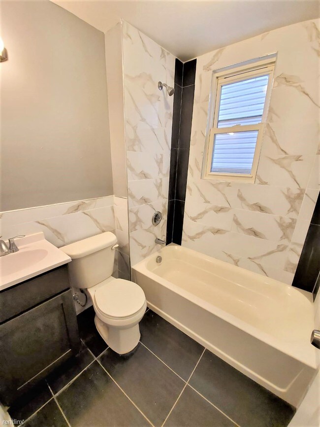 Foto del edificio - 3 br, 1 bath  - 6 Roosevelt Ter 1L