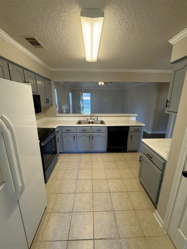 Foto del edificio - 2271 Lake Springs Ln