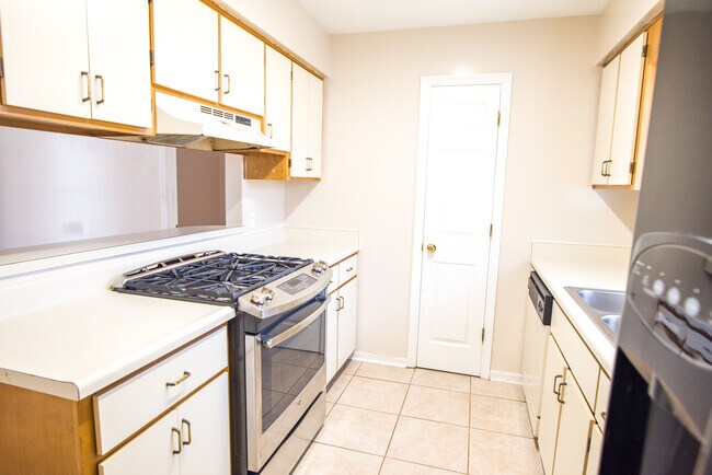 Kitchen - 149 Heritage Cir