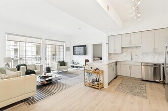 Building Photo - 3225 Turtle Creek Blvd