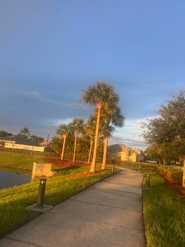 Building Photo - 944 SE Browning Ave