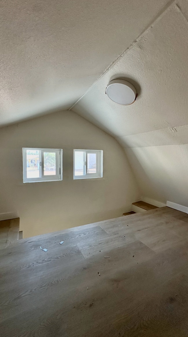 Building Photo - 2721 W Olive Ave
