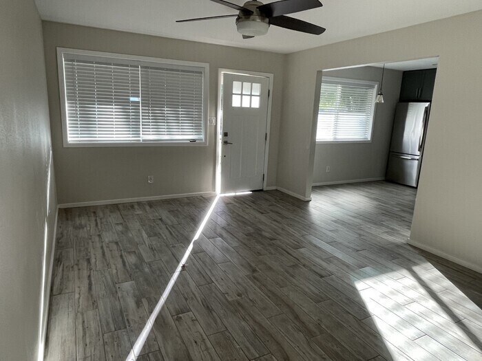 Large 2bed/1 bath located in Mid-Town - Large 2bed/1 bath located in Mid-Town