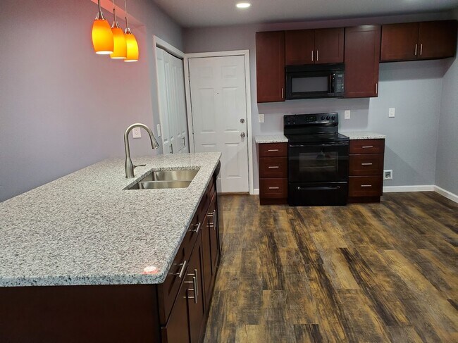 Foto del edificio - 4025 Colonial Sun Dr
