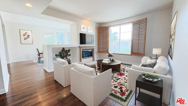 Building Photo - 5831 Seawalk Dr