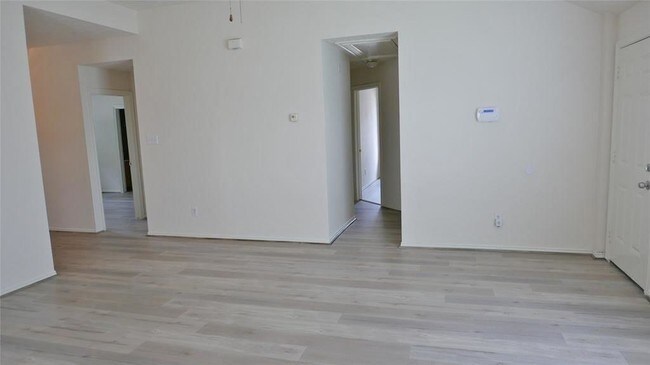 Building Photo - 15407 Kingfield Dr