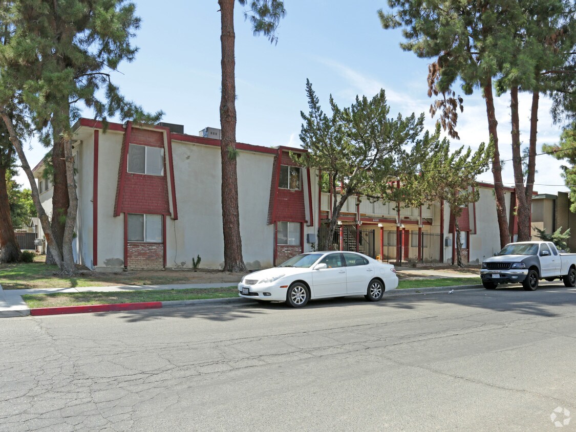 4486 E Sierra Madre Ave, Fresno, CA 93726 Apartments in Fresno, CA