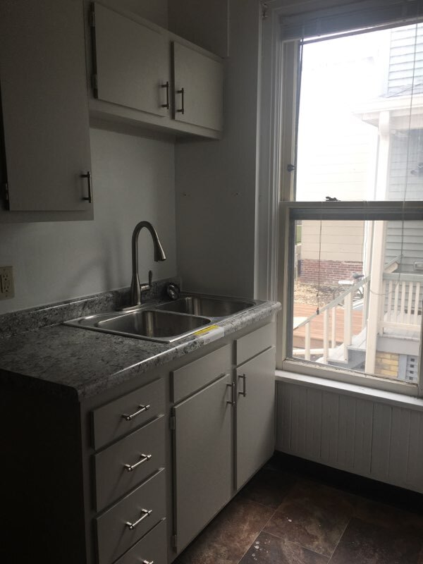 Primary Photo - 749 E Johnson St