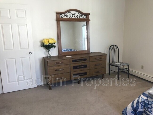 Building Photo - 3900 Malaspina Cir