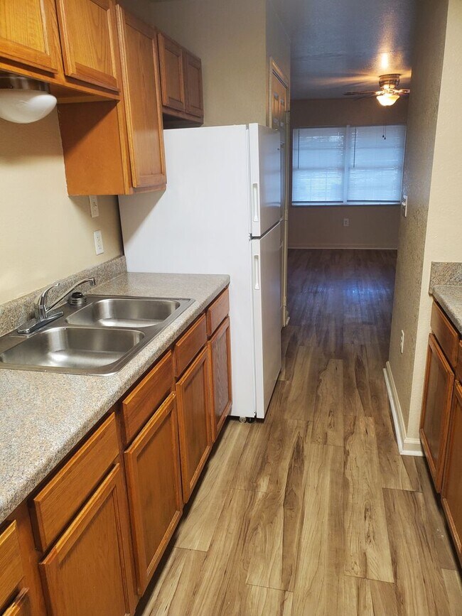 Foto del edificio - 1 BD / 1 BA