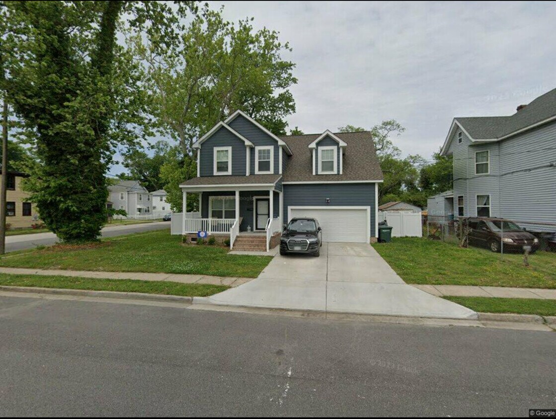 Front - 124 S Curry St