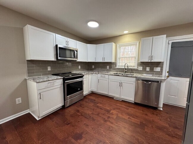 Foto del edificio - Short term lease available!