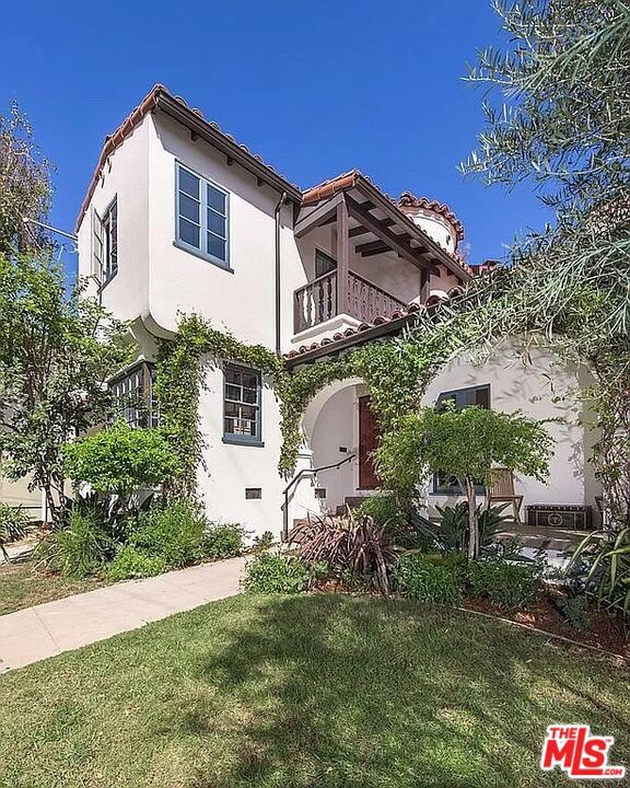 Building Photo - 2424 Canyon Dr