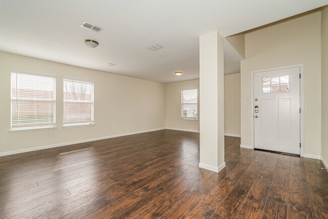 Foto del edificio - 2216 Overlook Ln