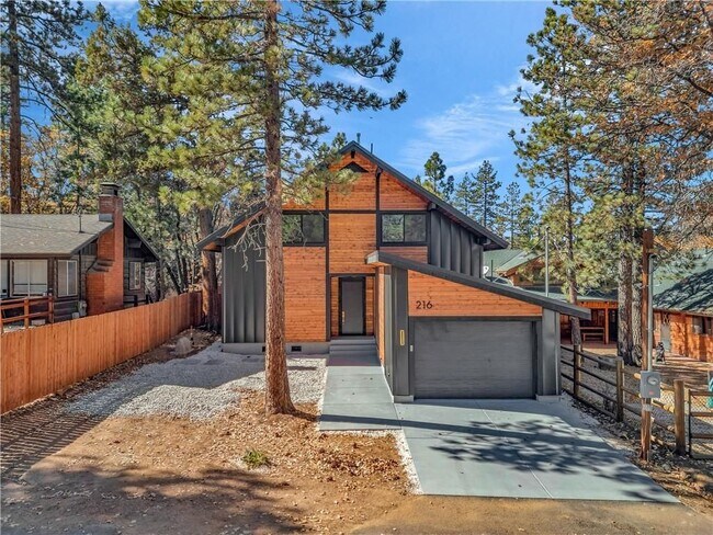 Building Photo - 216 Leonard Ln