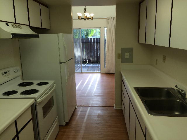 Building Photo - HOKULOA 3/2.5/2 W/D, enclosed yard, pool