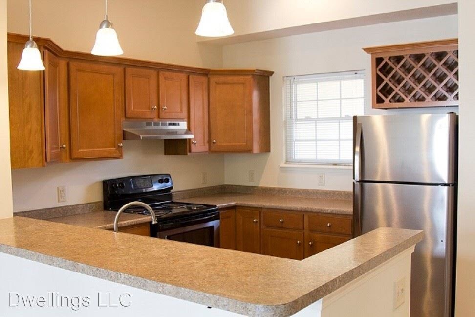 Foto principal - 572 E Hillside Dr