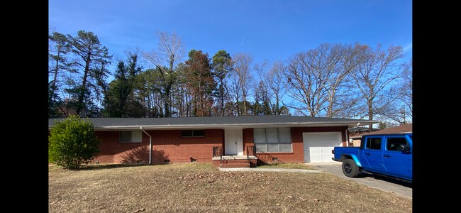 Building Photo - 1415 John Ross Rd