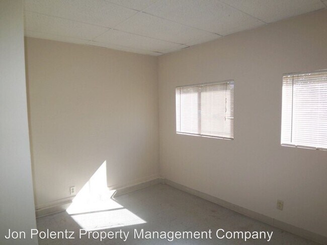 Building Photo - 900-902 S Flower St