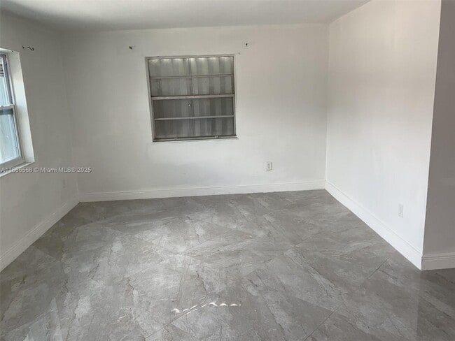 Foto del edificio - 11801 NE 13th Ave
