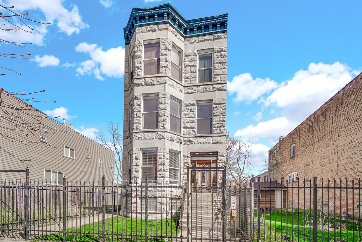 Foto principal - 6547 S Woodlawn Ave