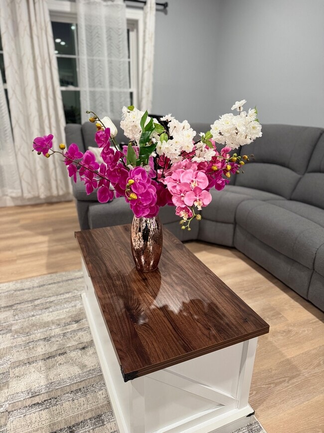 Foto del edificio - 521 Walnut Hill Rd