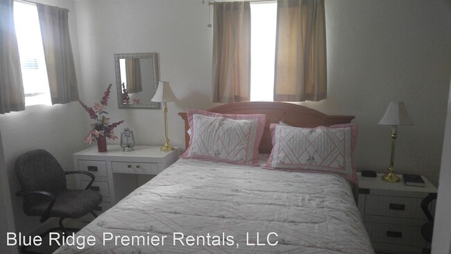 Foto del edificio - 2 br, 1 bath House - 55 Bryson Avenue #2