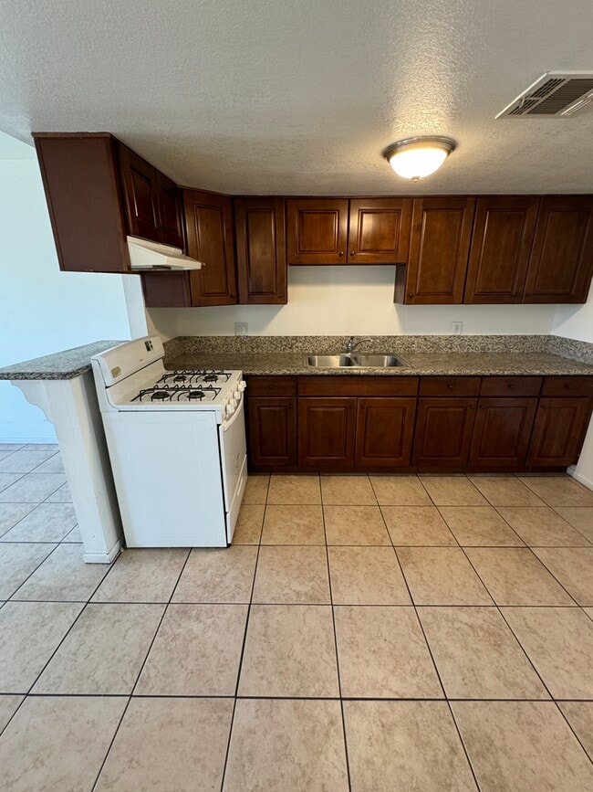 Building Photo - 8036 Juniper Ave