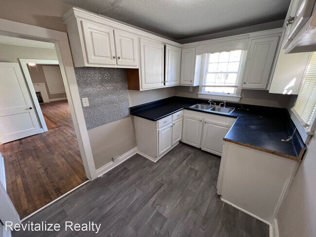 Building Photo - 3 br, 1 bath House - 2015 N McVay Dr