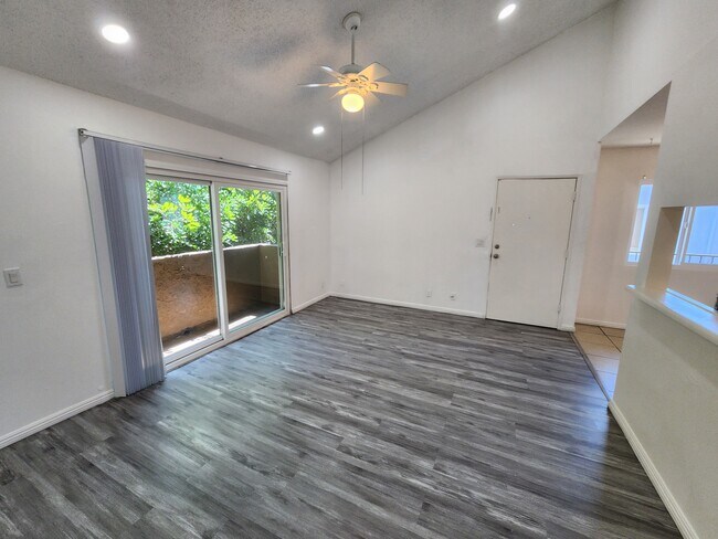 Foto del edificio - 13043 Vanowen St