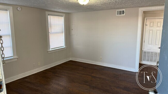 Foto del edificio - 3706 Montgomery St