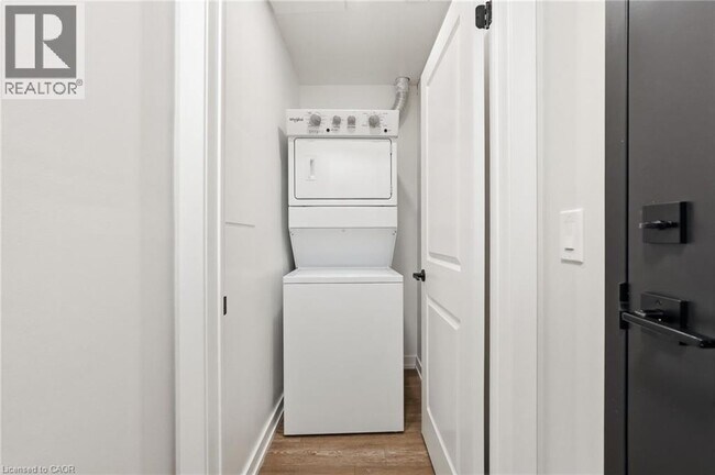 Photo du bâtiment - 870 Queenston Rd