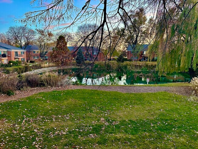 Foto del edificio - 2407 S Goebbert Rd