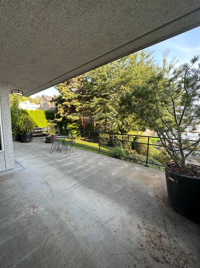 Foto del edificio - 6201 Lake Washington Blvd NE