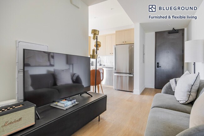 Building Photo - 611 N Virgil Ave