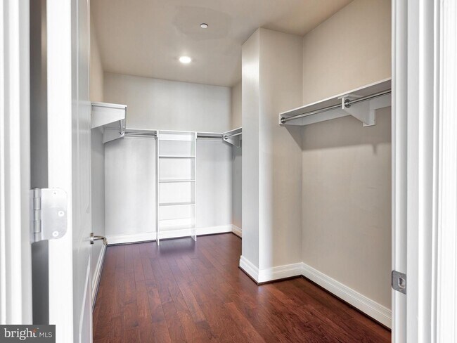 Foto del edificio - 2700 Woodley Rd NW