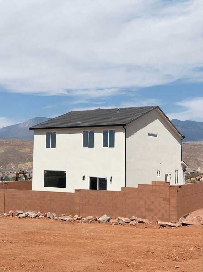 Building Photo - 2823 W 310 N