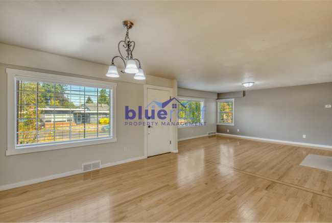 Photo - 10626 NE Knott St House