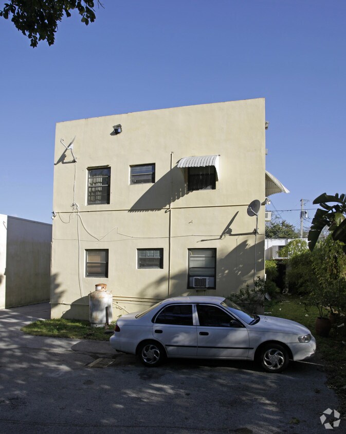Building Photo - 3684 Grand Ave