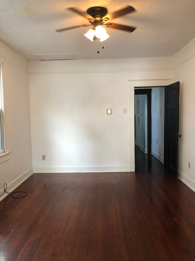Comedor - 1810 Paul Morphy St