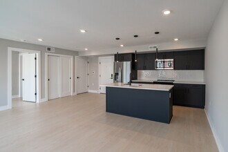 Building Photo - 6604 Ridge Ave