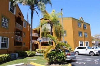 Building Photo - 9735 Fontainebleau Blvd