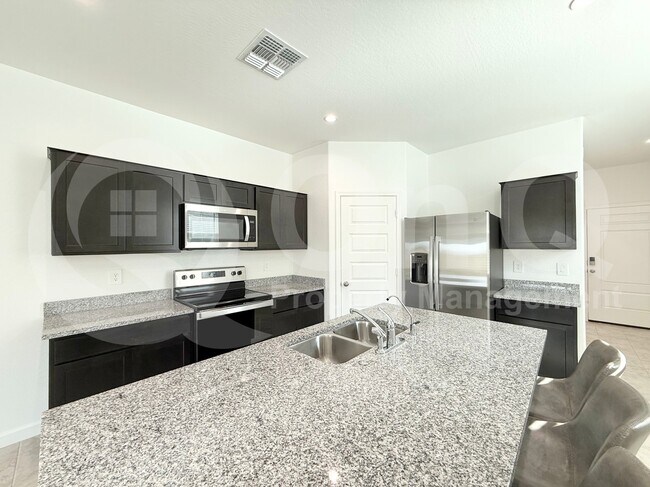 Foto del edificio - 3372 W Stanton Ave