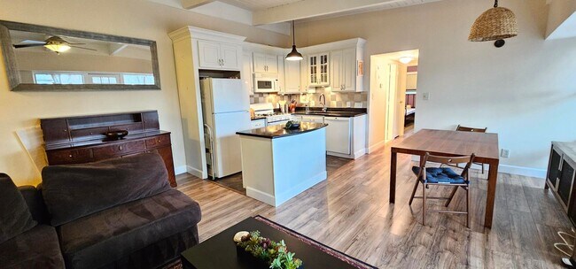 Foto del edificio - Relaxing Fully-Furnished 2 Bed 1 Bath Condo With Balcony In Beautiful Heritage Woods