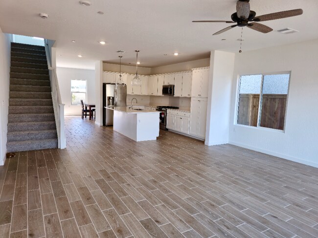 Foto del edificio - 2345 N Argyle Ave