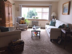 Building Photo - 246 N Fowler St