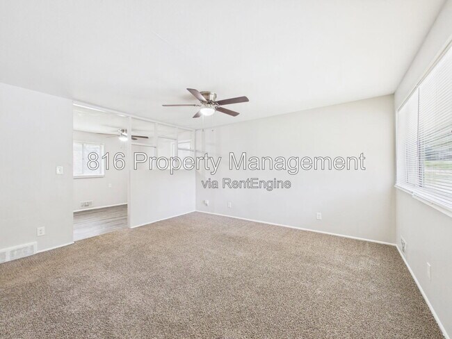 Foto del edificio - 8511 Crystal Ave